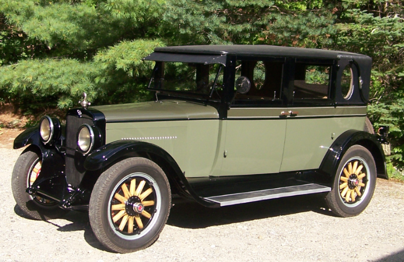 1925 8 Cylinder Sedan